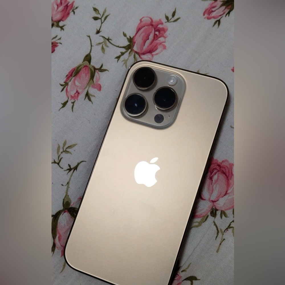 14 Pro Apple iPhone in Elegant Gold
